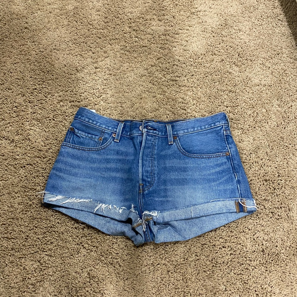 Women’s Levi high rise shorts